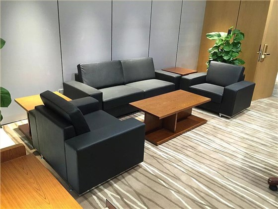 中国航空技术股份公司真皮沙发茶几接待空间案例照片 (1)