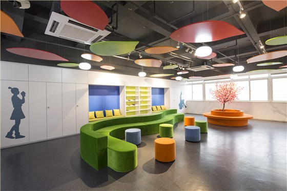 快鱼服饰有限公司绒沙发茶几墩休闲空间案例照片 (6)