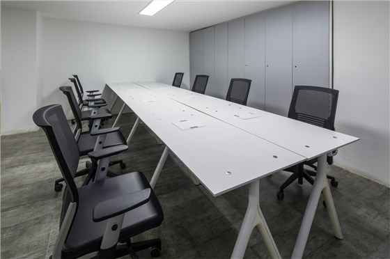 广州文创互联网技术服务中心HELLO脚板式办公台职员空间案例照片 (9)