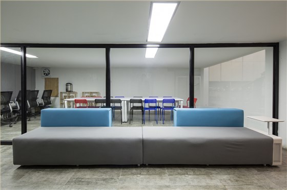 广州文创互联网技术服务中心维格休闲沙发茶几休闲空间案例照片 (4)
