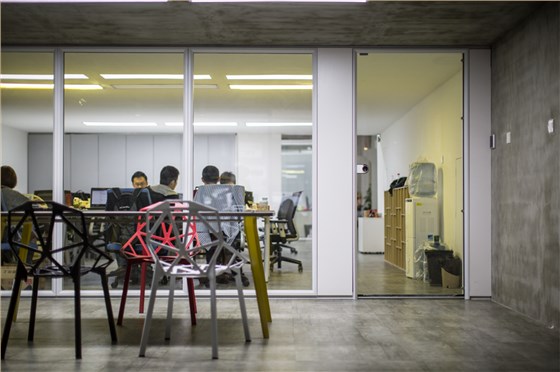 广州文创互联网技术服务中心休闲桌椅休闲空间案例照片 (1)