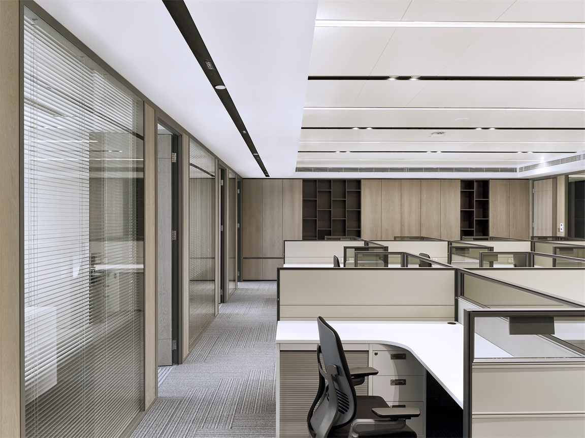 宝新能源办公室VL屏风职员系统案例照片 (3)