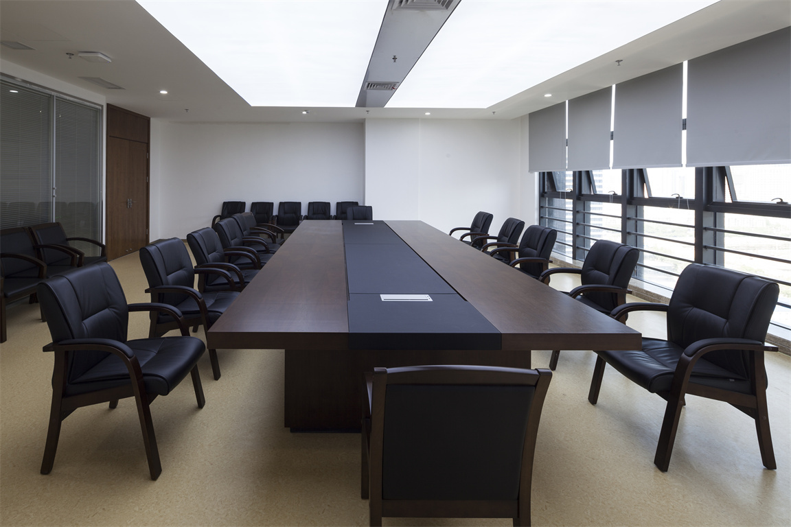 南昌邮储银行实木会议台真皮会议椅会议室场景案例图片 (1)