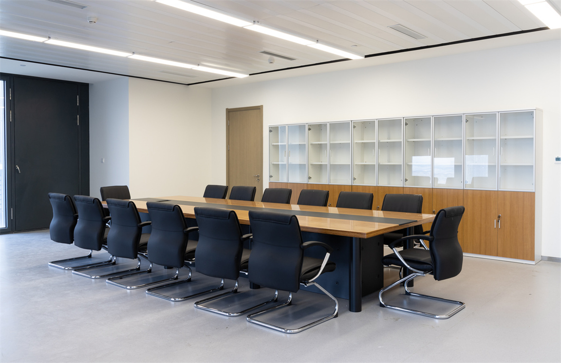 南京中石化君驰实木会议台会议空间案例照片 (12)