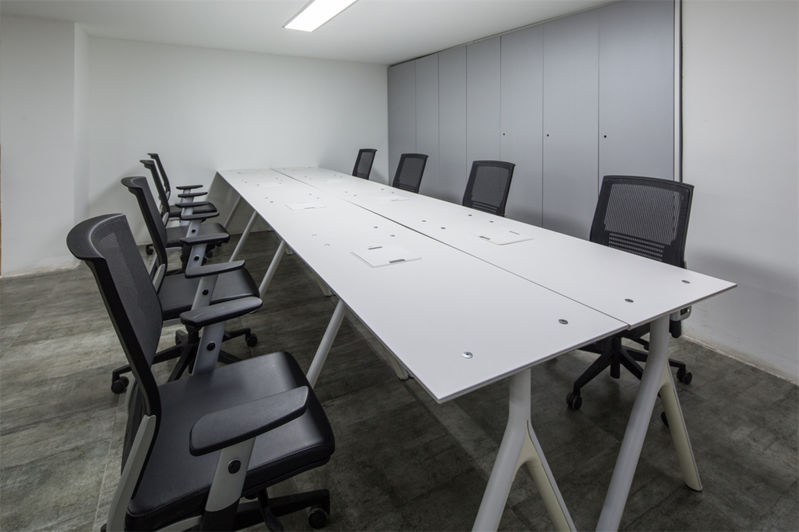 广州文创互联网技术服务中心HELLO脚板式办公台职员空间案例照片 (9)